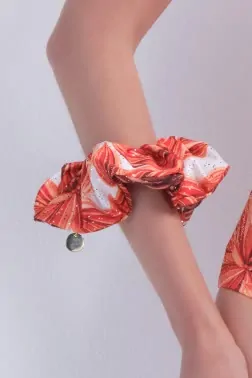 Leontina scrunchie (flora orange) 1